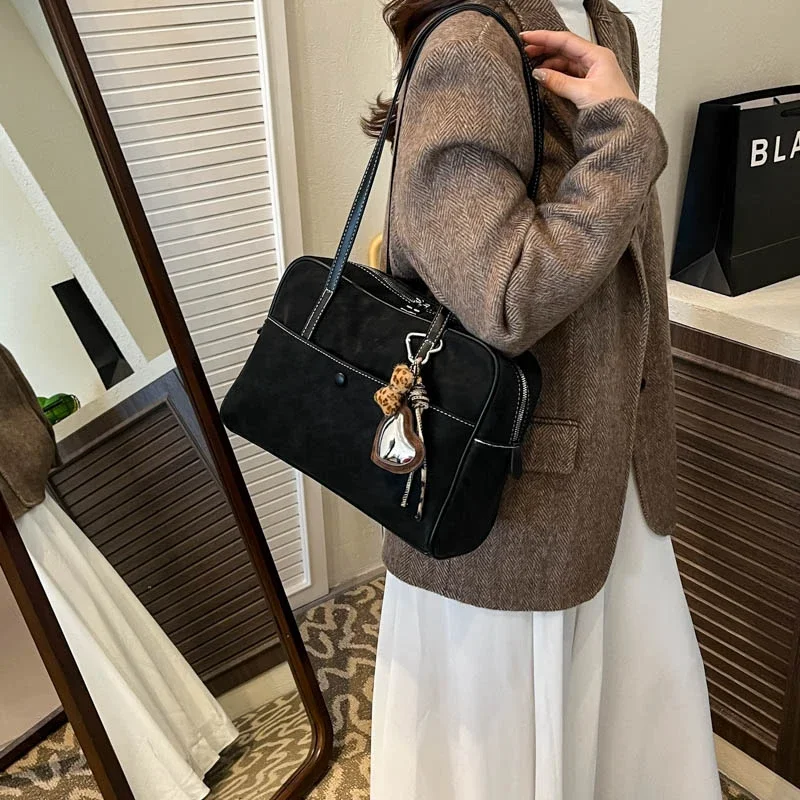 classic-women's-shoulder-bag-with-leather-straps-luxury-brand-collection-famous-designer-influence-practical-use-mom'-bag