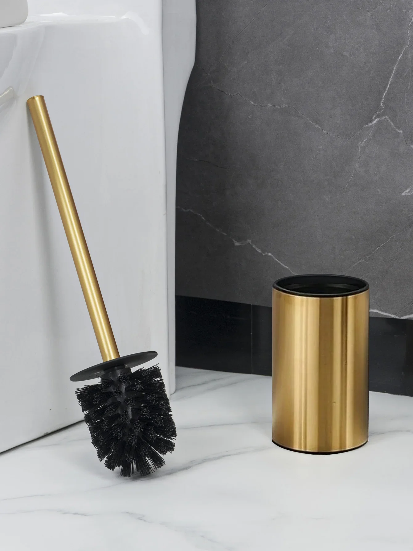 Golden round stainless steel toilet brush, with a 304 stainless steel long handle and heavy-duty base for bathroom deep cleaning