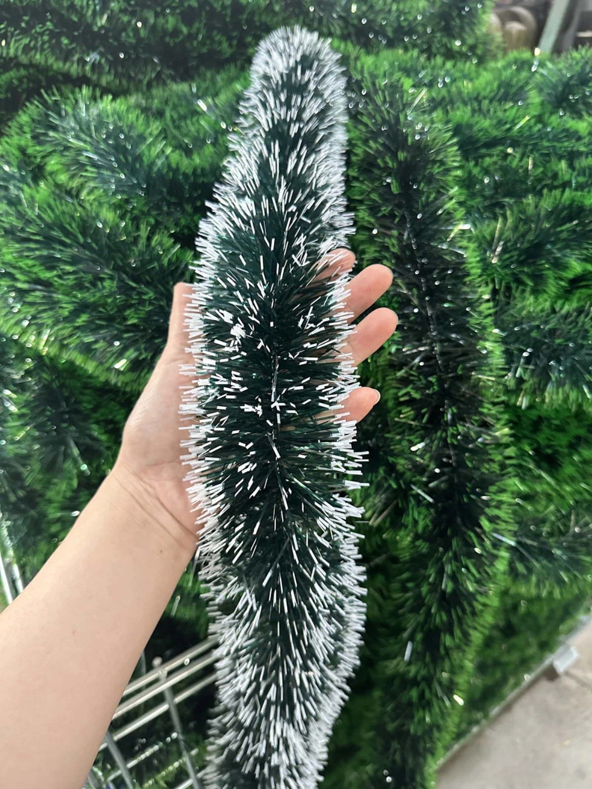 2-meter encrypted Christmas decoration with snowflake and woolen strips, scene arrangement with colorful stripes and ribbons