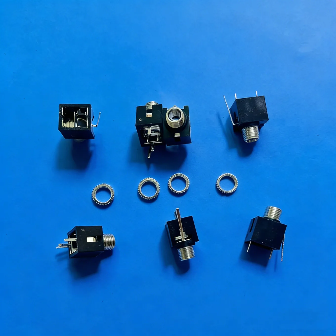 New original 100% headset socket PJ-301M 3.5MM audio and video socket measuring 90 degree full copper temperature resistance