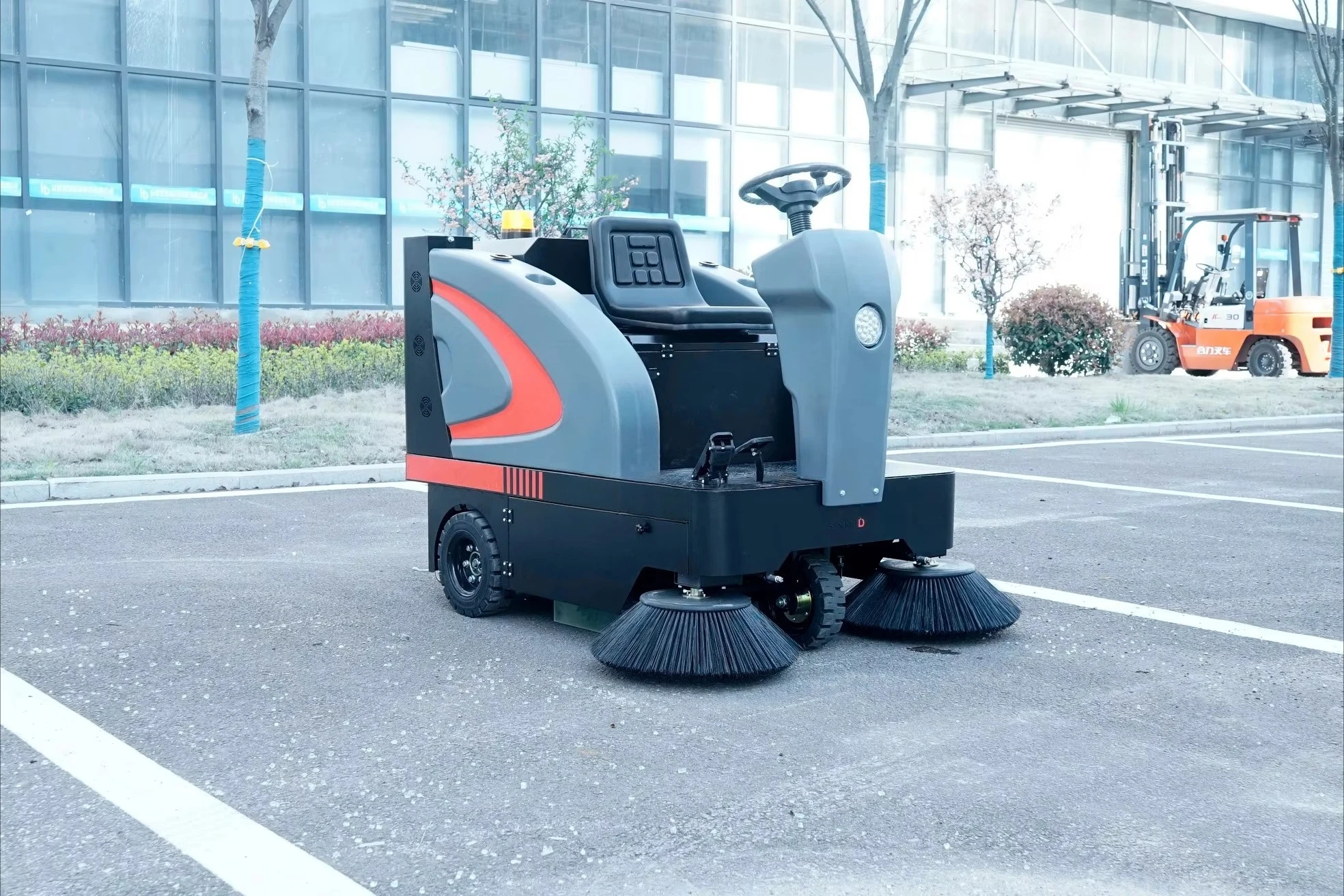 Automatic Heavy-Duty Electric Road Sweeper Truck Most Profitable Floor Sweeper Plastic Fabrication Core Motor Pump New Condition