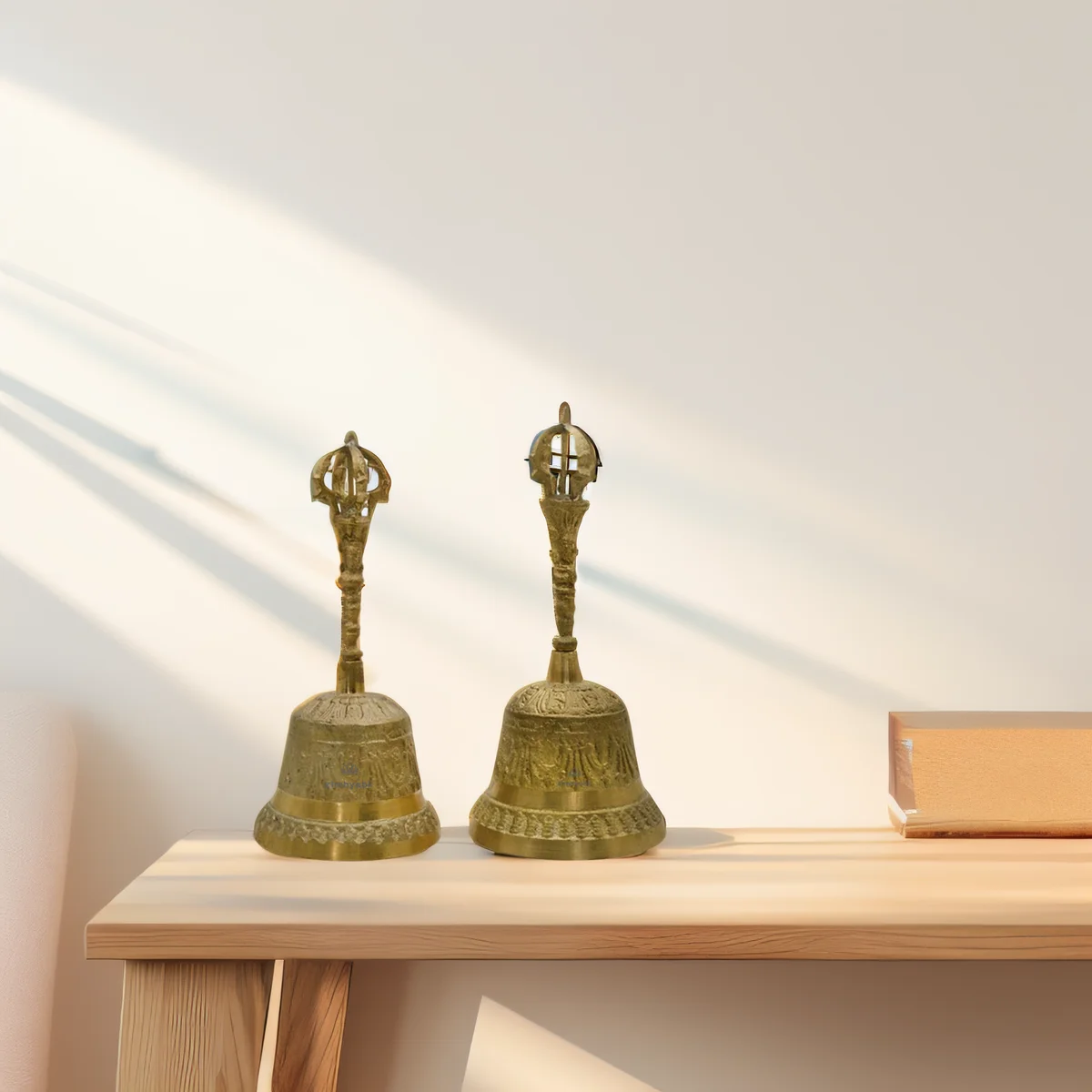 

Brass Handicraft Large Engraved Hand Bell Produces Loud and Clear Sound School Meditation Church Bronze Bell Creative Gift