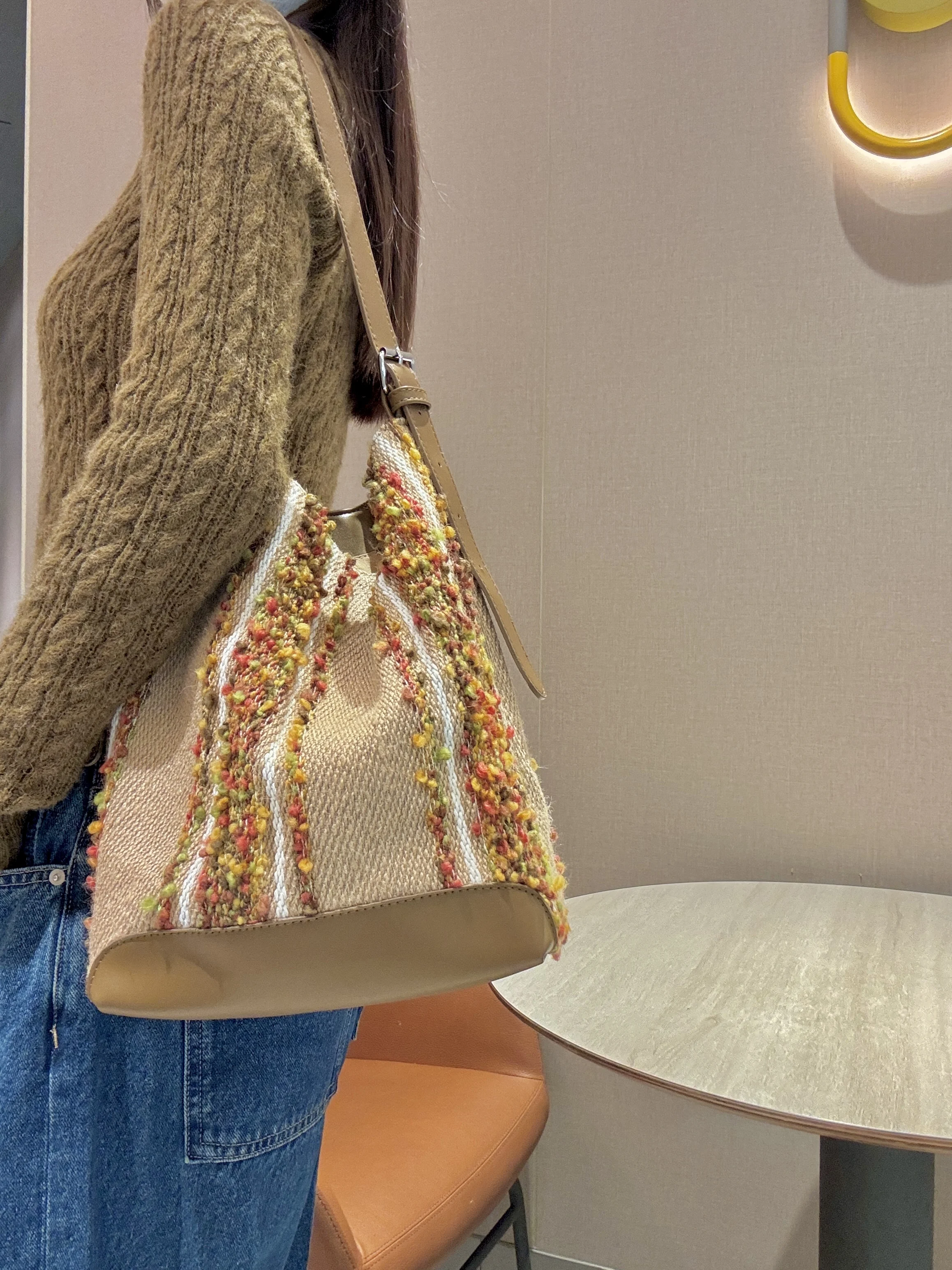 الموضة الفرنسية الجديدة تقسم المتناقضة اللون دلو على شكل الجاكار حقيبة نسائية بسيطة ومتعددة الاستخدامات حقيبة كتف مفردة العصرية