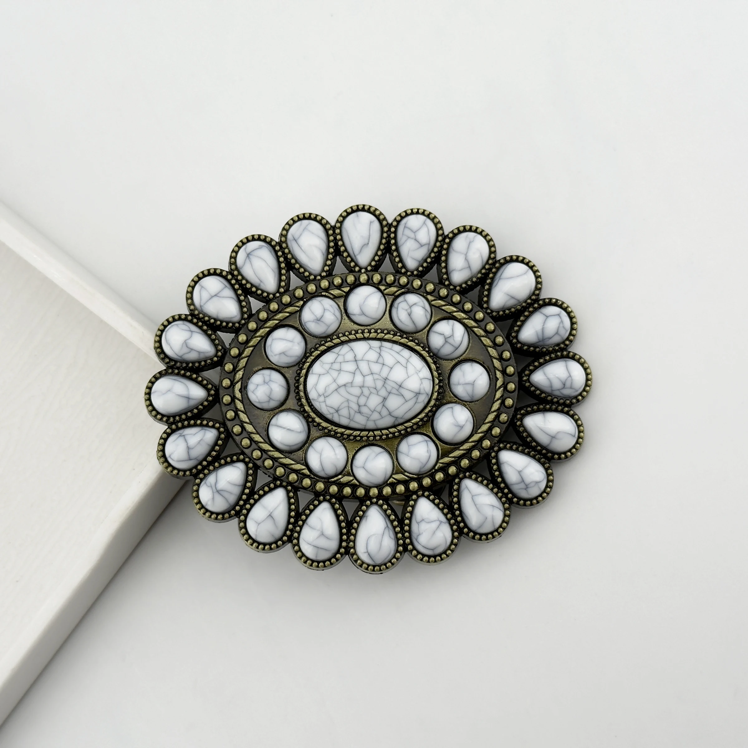 1, heiß verkaufte Retro-Bronze-Gürtelschnalle mit antikem Türkis-Intarsien, hochwertiger und modischer ovaler Gürtel aus Zinklegierung mit Wassertropfen