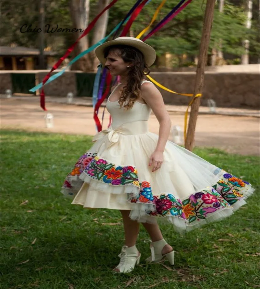 Mexican Style Embroidery Short Wedding Dress 2024 A Line Colorful Flowers Pattern Boho Beach Bridal Dress Gothic Celtic Bride