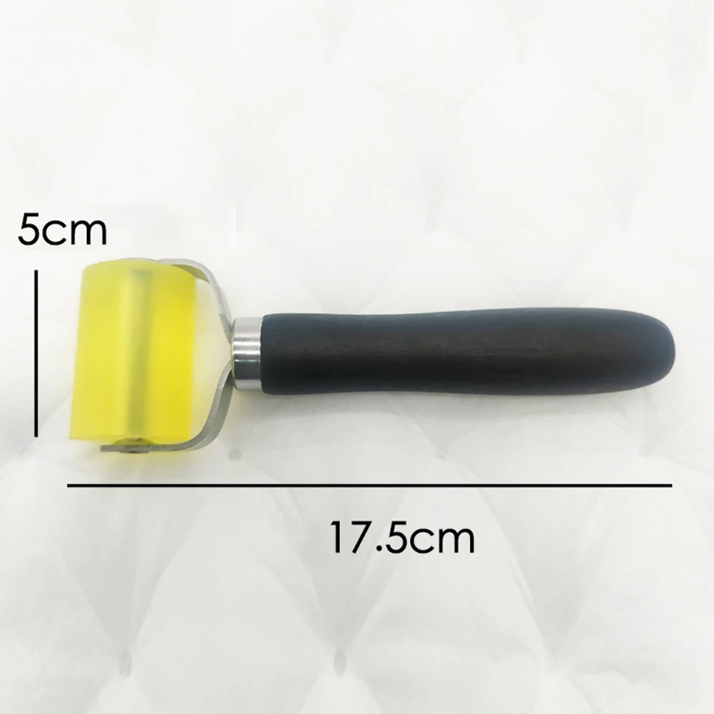 

Car Film Pressing Hand Push Wheel Minimizes Air Bubbles Easy to Use and Carry Comfortable Grip Handle Enduring Construction