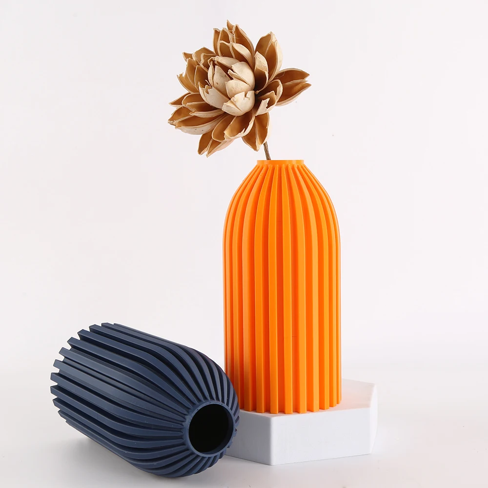 عبر الحدود موراندي - مزهريات مخططة عمودية ملونة. تتوفر ألوان متعددة، مناسبة للزهور المجففة والطازجة -