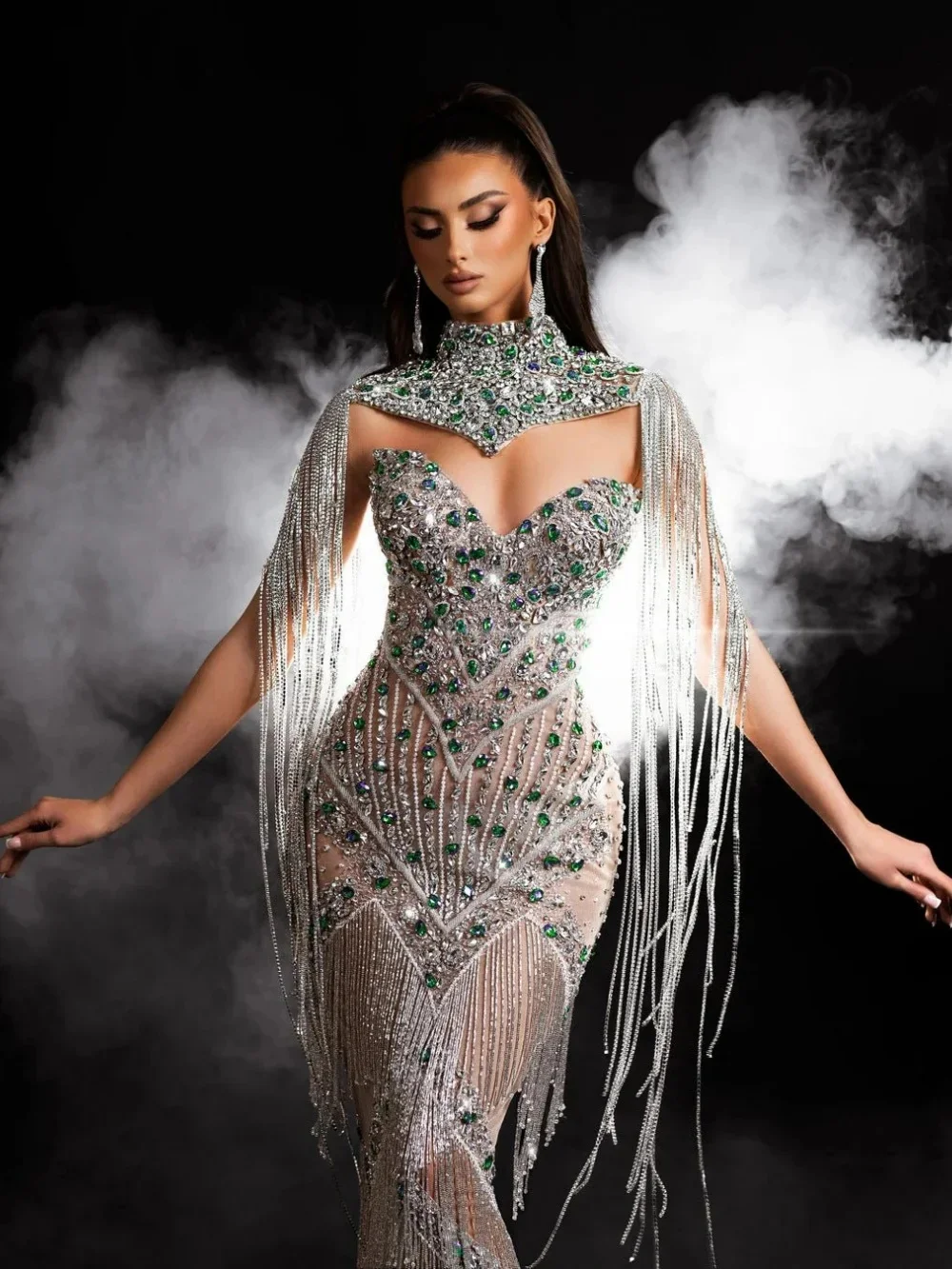 หรูหราคอสูงชุดราตรีที่กำหนดเองเซ็กซี่คริสตัลพู่ชุดราตรีประดับด้วยเลื่อมชั้นยาวชุดปาร์ตี้