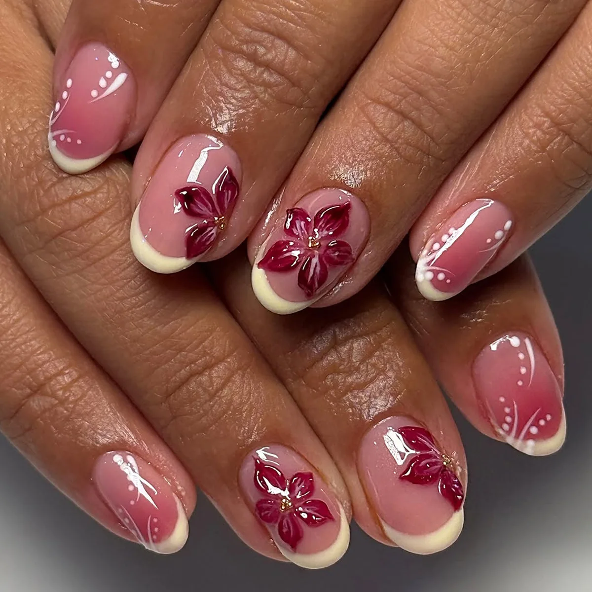 

24pcs French Fake Nails Tips Simple Wearable Gradient Pink Short Almond Press on Nails Set Flower Design False Nail Art Finished