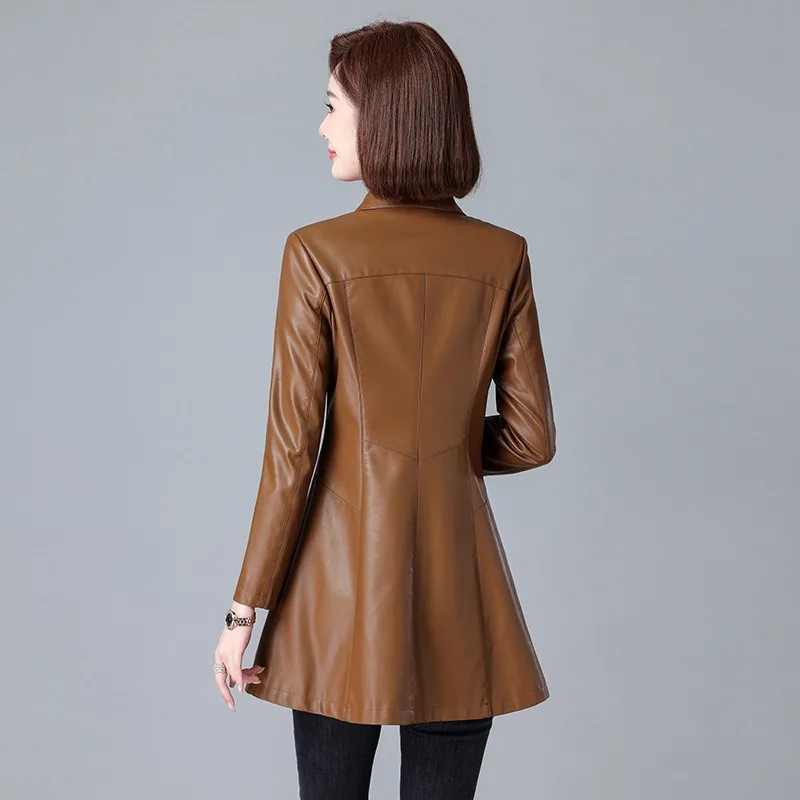 新しい女性のコート秋冬ファッションターンダウンカラーシングルブレストスリムトップミディアムロングスタイルサイドポケットレザージャケット