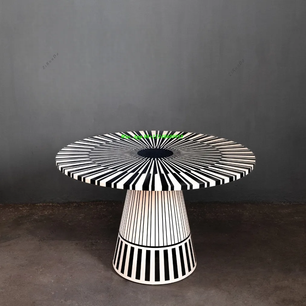 Personalized Graffiti Solid Wood Dining Table Home Dining  Fashion Modern Table Haute Couture Hand Painted Small Round Table