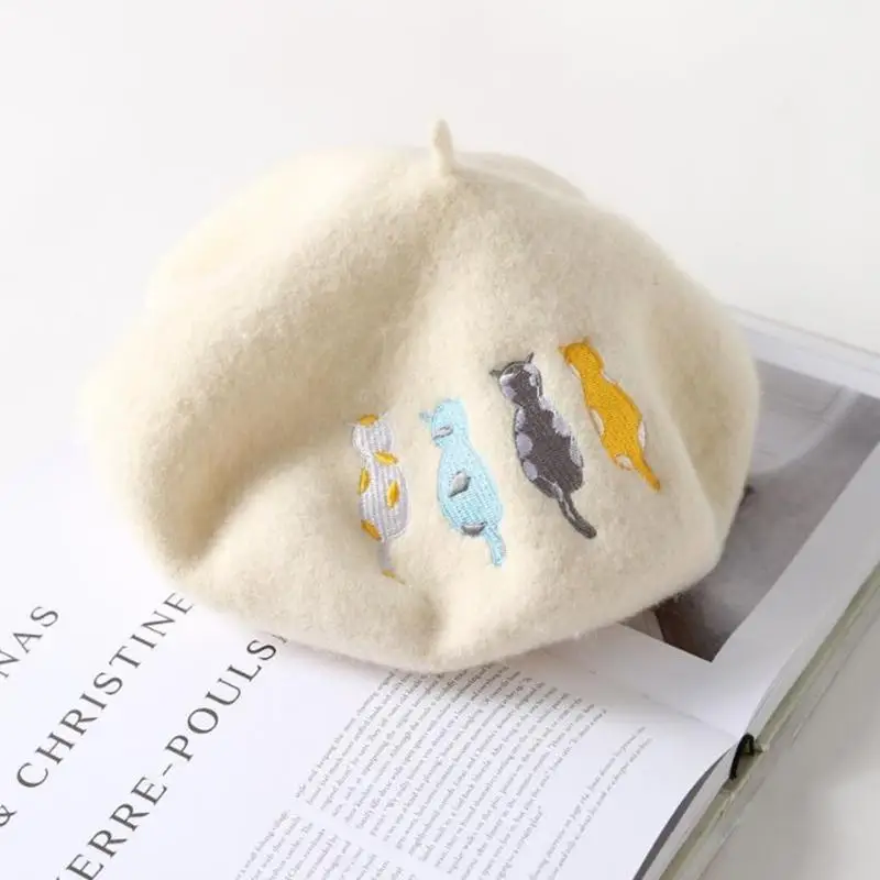 652F قبعة صغيرة ذات لون خالص، قبعة رسام مطرزة بأربع قطط، دافئة للمشي مع الكلاب #2