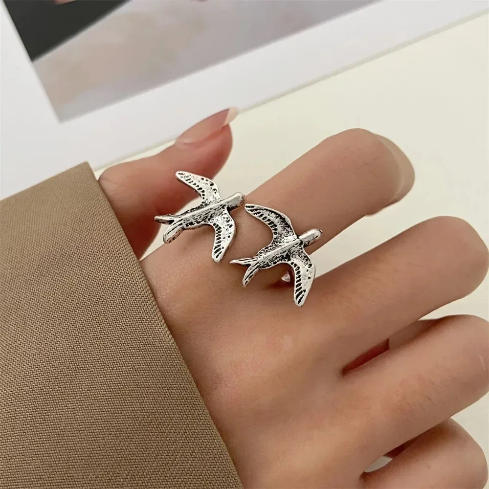 INS Flying Swallow Bird Rings in Antique Silver Color Women Rings Creative Animals Design Wrap Statement Cuff Rings Accessories