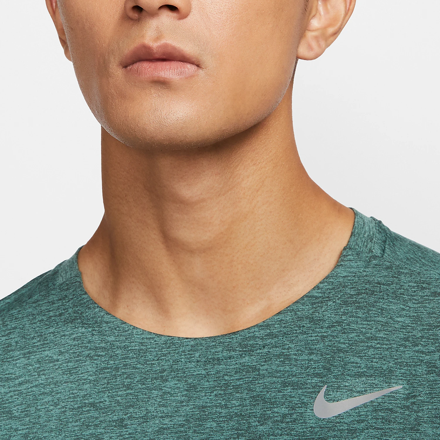 Nike Official Dri-FIT Element للرجال للحماية من الشمس ورقبة دائرية وأكمام طويلة DD4755-338