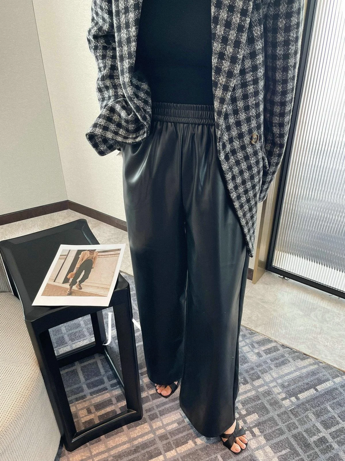 

Женские кожаные брюки с высокой талией, широкими штанинами, осенне-зимние, новые, свободные, повседневные, прямые, утягивающие, в стиле ретро, джинсы-галифе