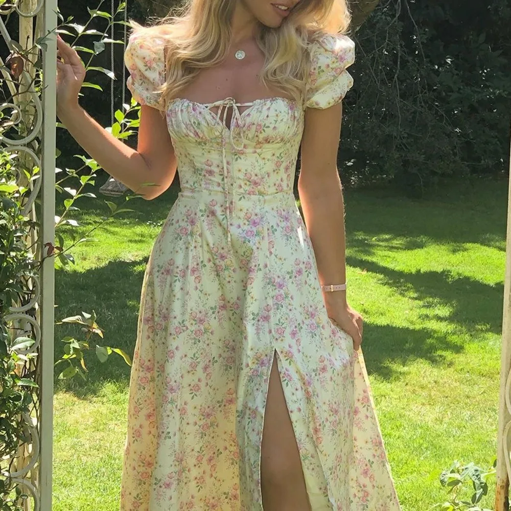 Abbigliamento da donna europeo e americano 2025 Nuovo piccolo abito a canotta europeo e americano con spacco slim fit floreale fresco per donna