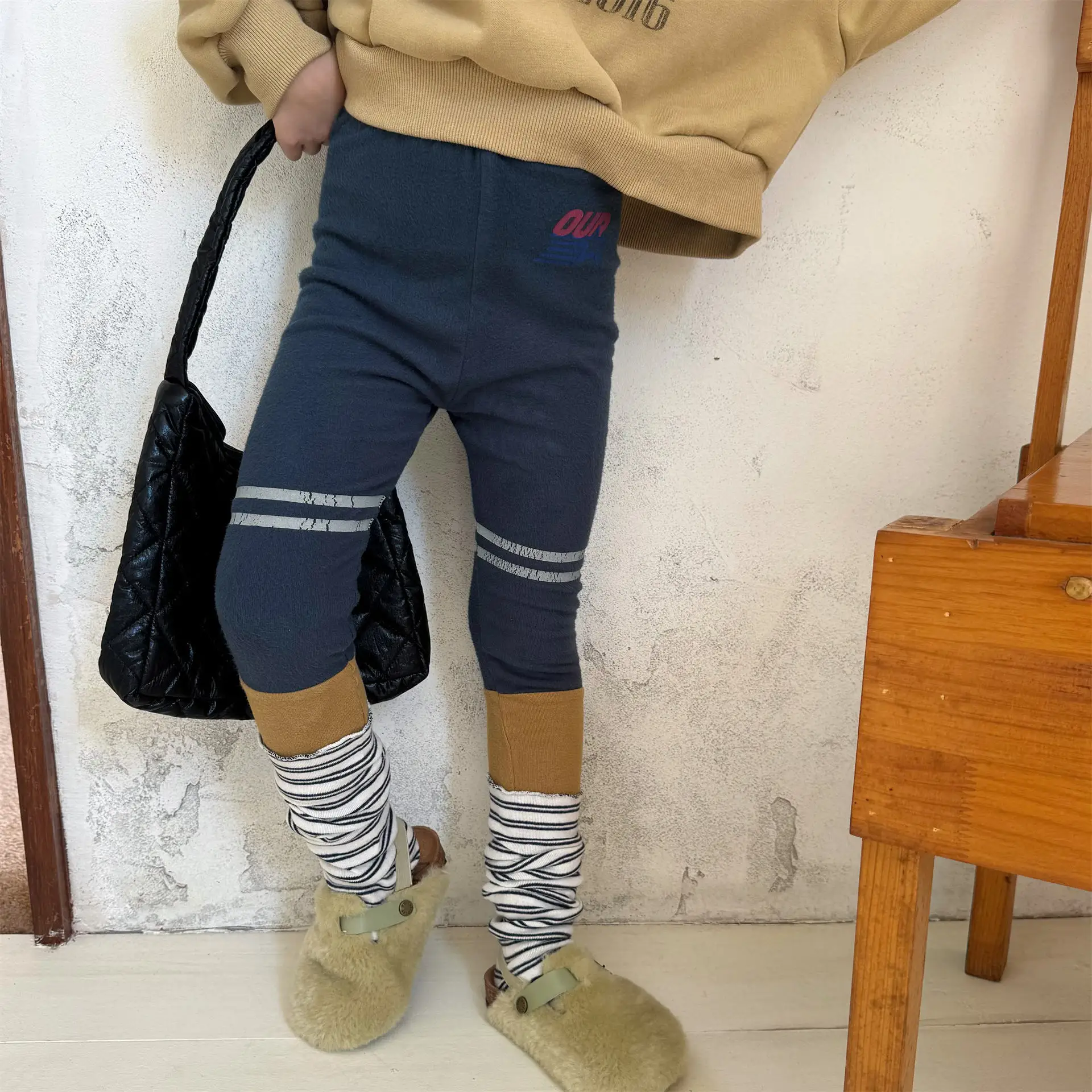 

2025 Winter New Children Fleece Leggings Cotton Girls Letter Print Warm Trousers Plus Velvet Thick Baby Leggings Kids Clothes