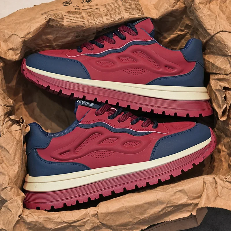 أحذية رياضية رجالية رائعة جديدة موضة الاتجاه أحذية كاجوال متعددة الاستخدامات نعل سميك الارتفاع زيادة أحذية الجري الرياضية في الهواء الطلق