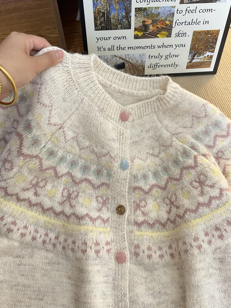 

Soft Knitted Color Blo Sweater Cardigan Floral Embroidery Casual Warm Winter Coat for Men And Women Sweet Youthful Sle