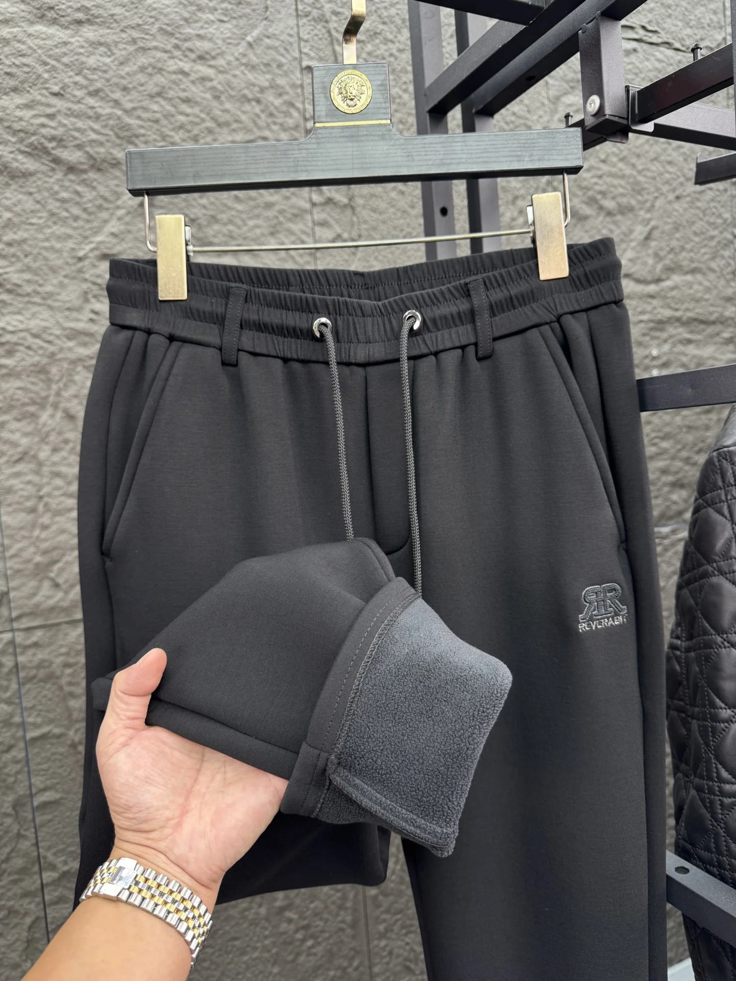 

Мужские зимние повседневные брюки прямого кроя с утепленной флисовой подкладкой, комфортные, эластичные, теплые, для отдыха, с вышивкой, зауженные