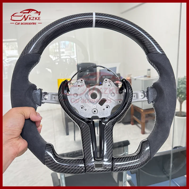 

Подходит для BMW F30 F10 F31 F20 F25 F22 F36, рулевое колесо из настоящего углеродного волокна и алькантары, модернизированное с крышкой из углеродного волокна.