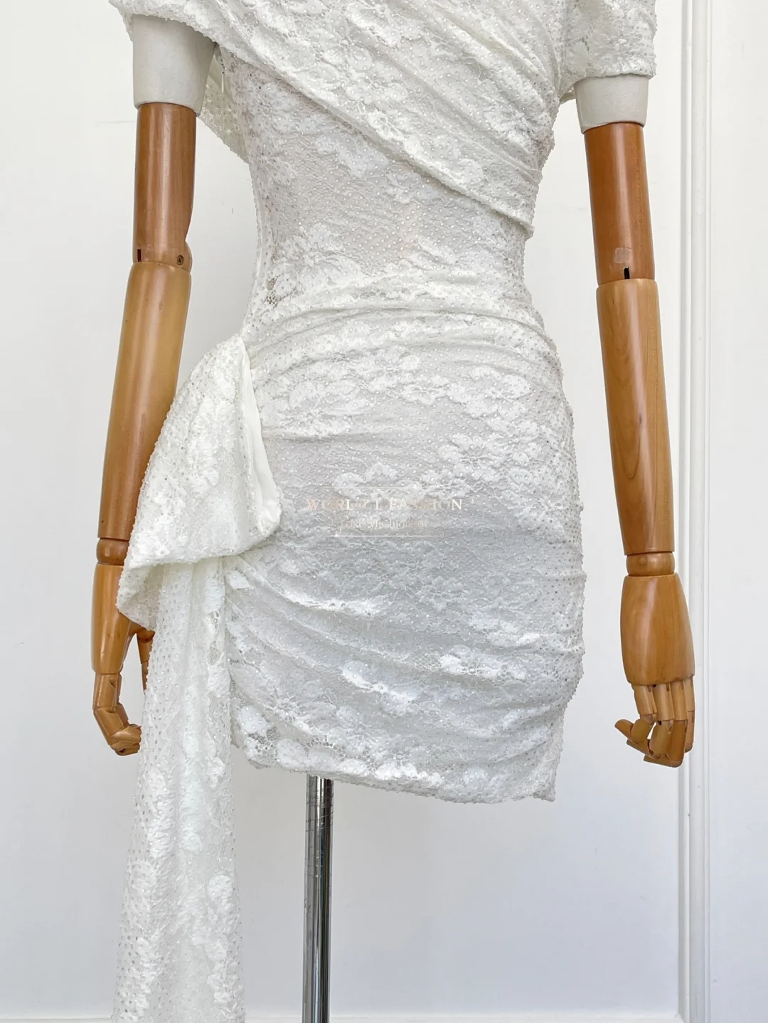

2025 New Beautiful White Lace Flowers Sloping Shoulders Sleeveless Mini Dress