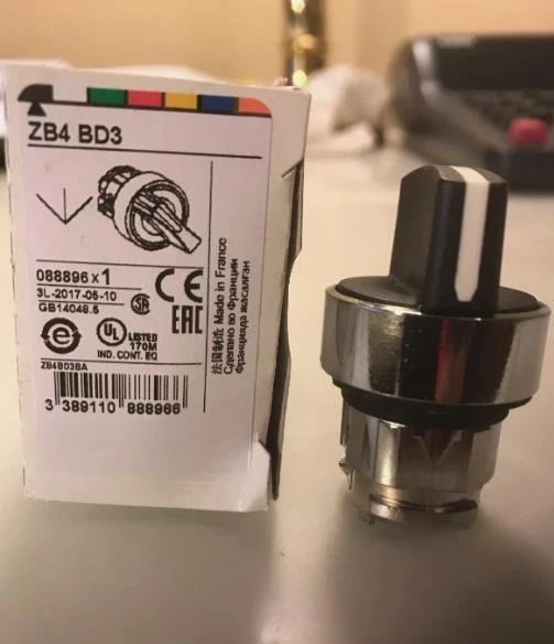 

Brand New original ZB4BD3 black selector switch Ø22 3-position stay put 2NO 600V fast delivery