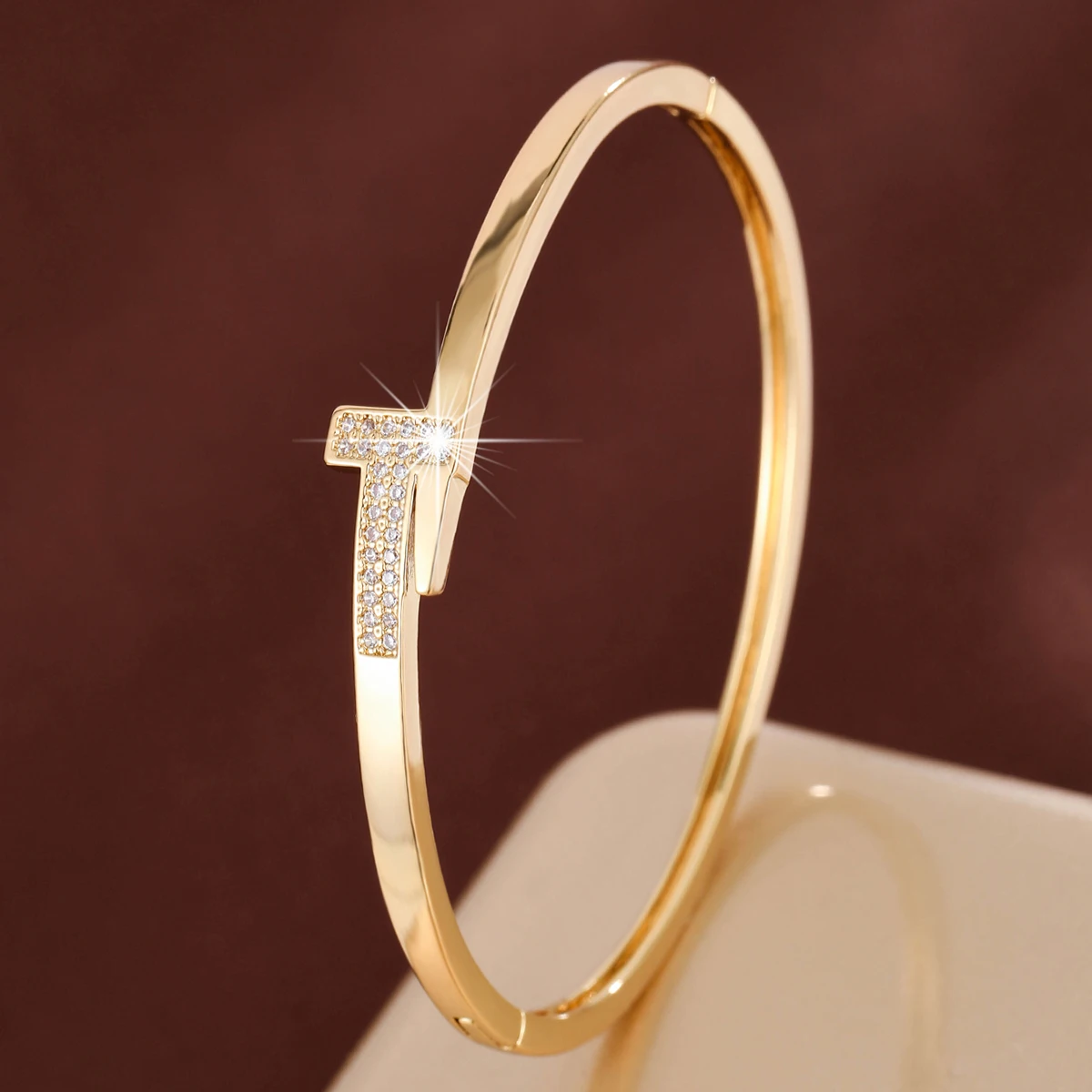 Eenvoudige T-letter ontwerp synthetische zirkonia damesarmband voor dagelijks cadeau geven van sieradenaccessoires