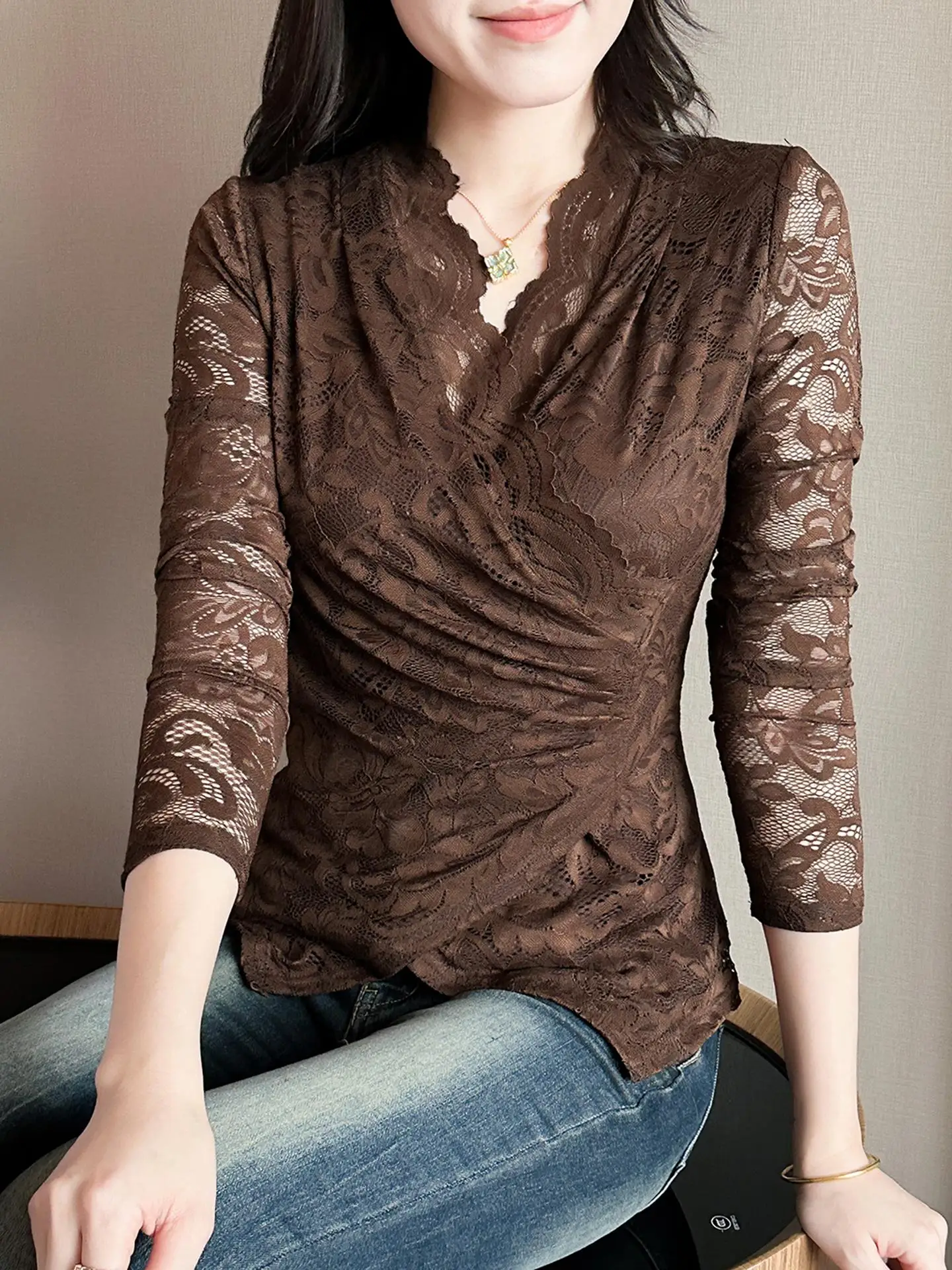 Camiseta Sexy de Renda com Decote em V Cruzado para Mulheres, Camiseta Longa de Outono e Inverno, Moda Irregular para Uso Interno