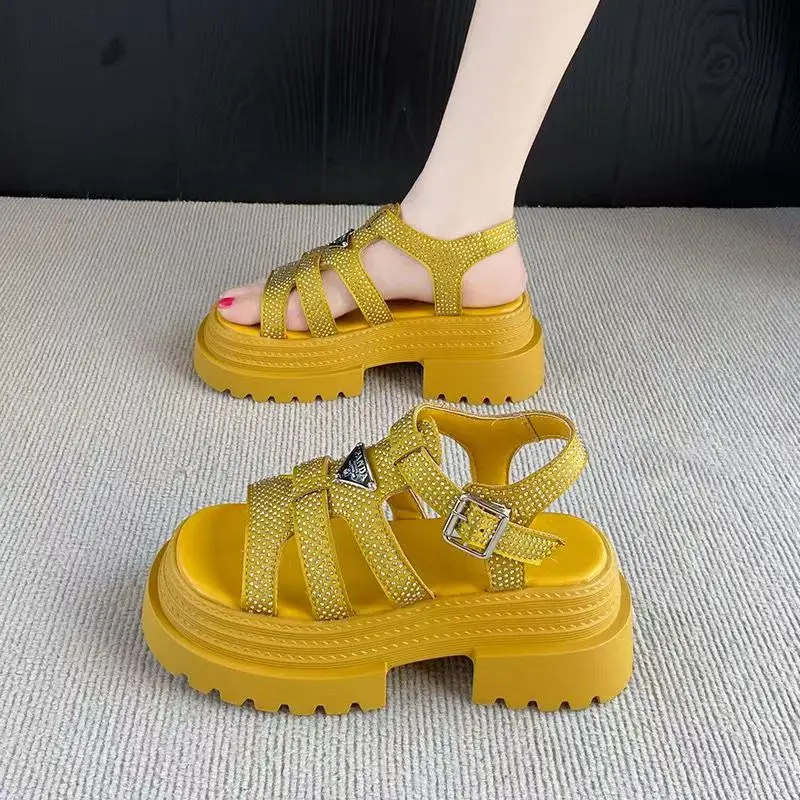 2025 Damensandalen mit Strasssteinen, einzeilige Schnalle, klobige Plateauschuhe, Damenkleid, Freizeitmode, 7 cm Absatz, hohe Sandalen