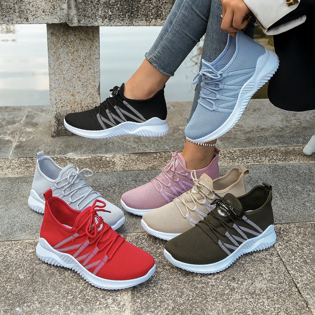 

Женская повседневная обувь с амортизацией, износостойкая, мягкая, просторная, с надежной поддержкой стопы для отдыха, прогулок, бега и занятий спортом.