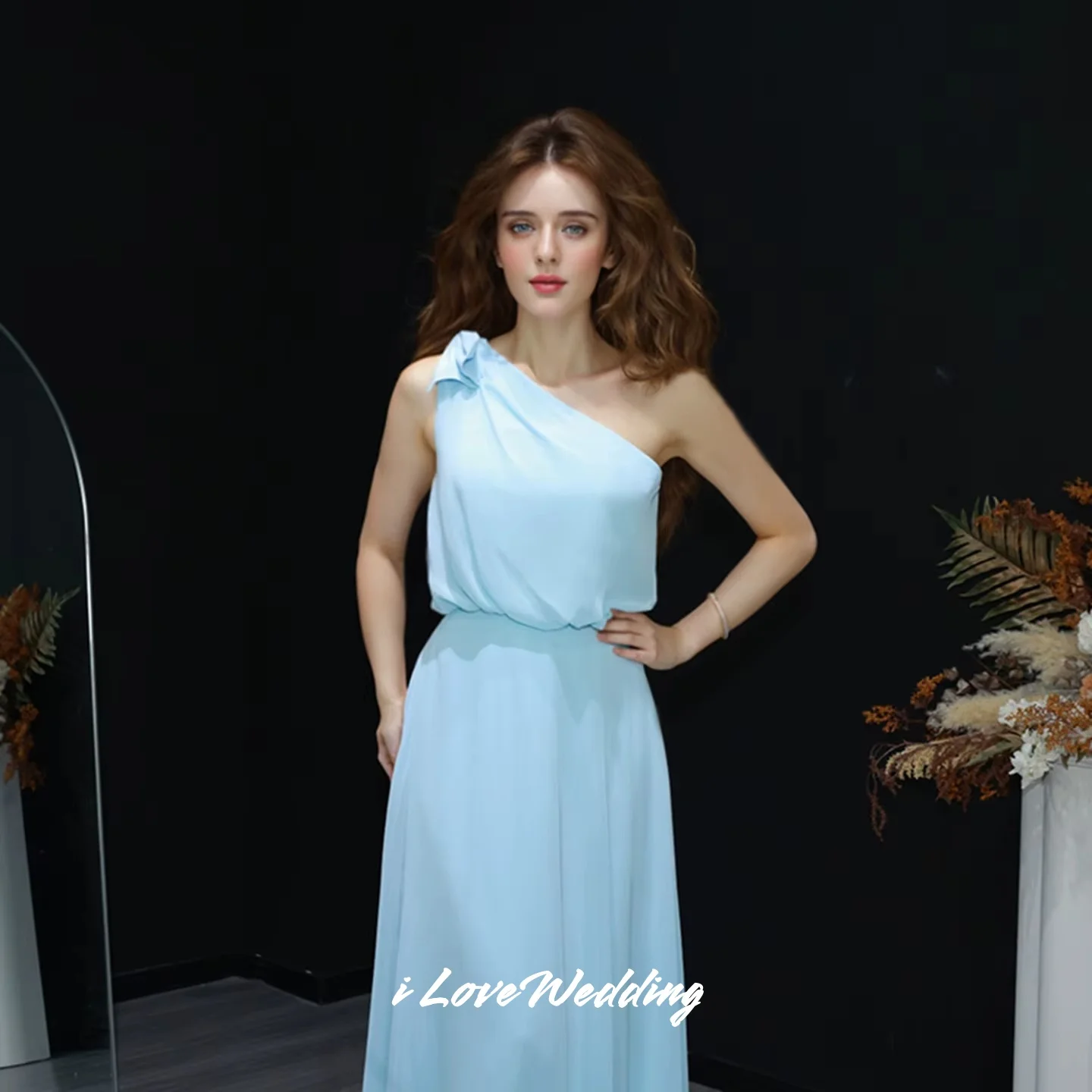 Abiti da sera monospalla blu 2025 Abito da cerimonia nuziale lungo fino al pavimento con fiocco in chiffon senza maniche con cerniera senza schienale personalizzato