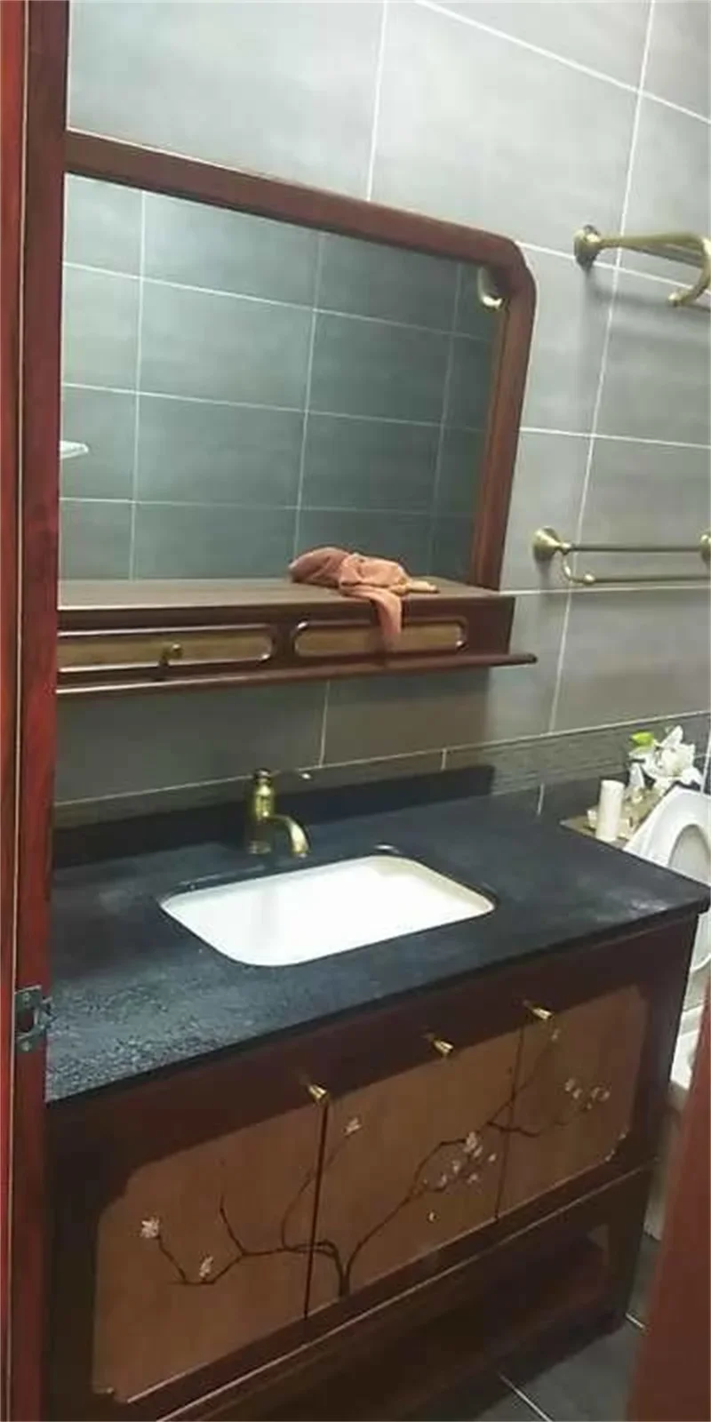 Nuovo mobile da bagno cinese dipinto con pavimento in legno massello, lavabo per il viso, mobile da bagno mediterraneo dipinto a mano