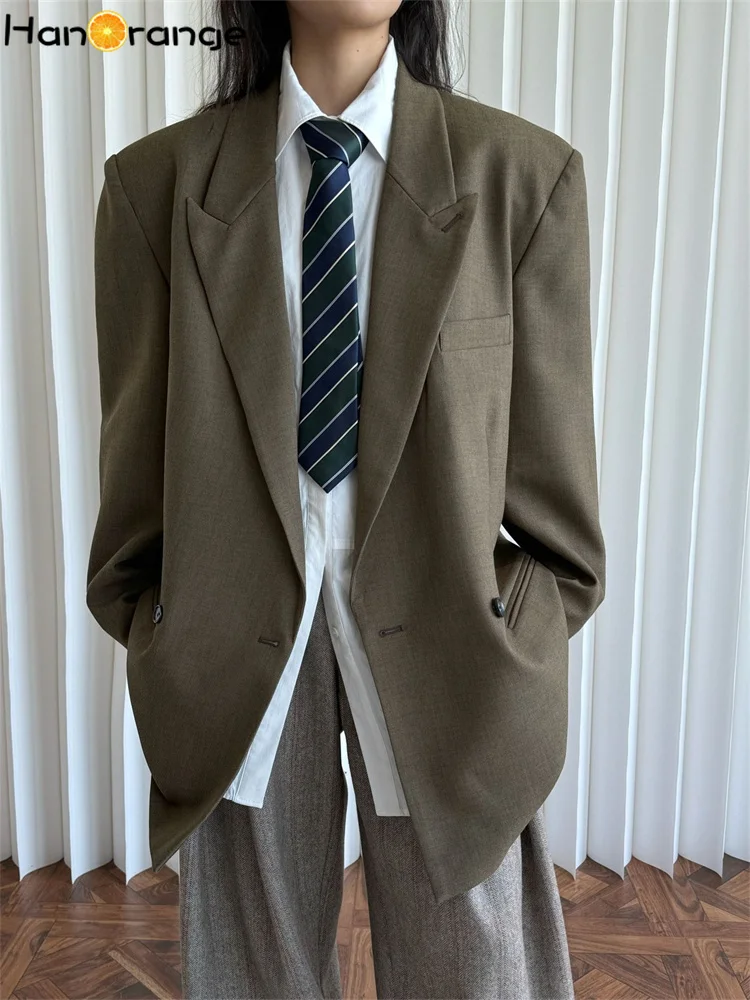 

HanOrange 2025, весенний высокоинтеллектуальный костюм с широким воротником и застежкой на плечах, женский свободный блейзер, смешанный серый/темно-чайный коричневый
