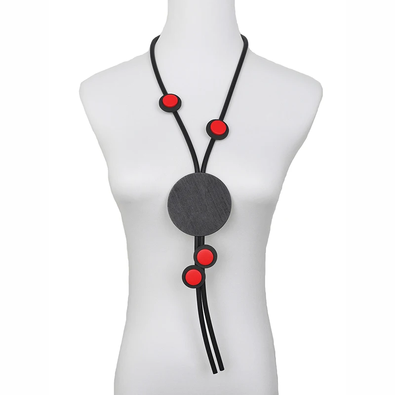 UKEBAY Lange Geometrische Anhänger-Halskette für Frauen Minimalistischer Boho-Statement-Schmuck aus Gummi für Party und Alltag Einzigartiges Design – Detail 2