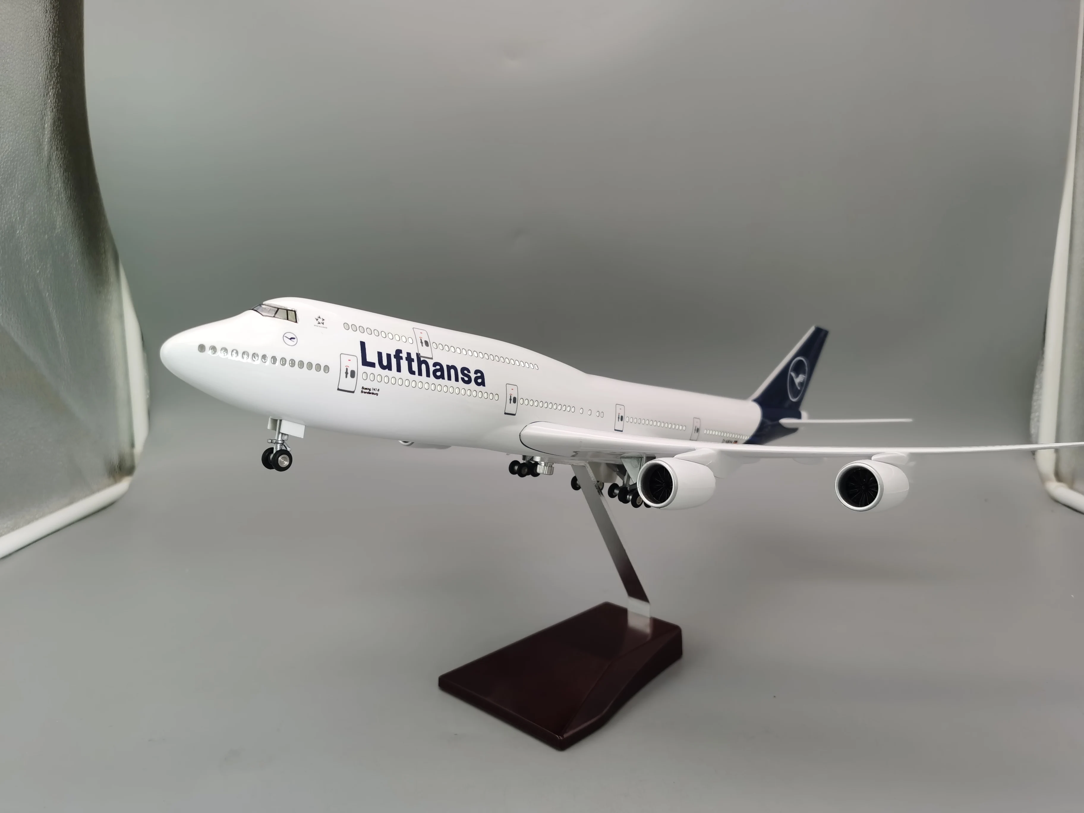 Avions jouets 1/150 échelle moulé sous pression, modèle d'avion Lufthansa B747 avec roue, train d'atterrissage, Collection d'avion, cadeaux