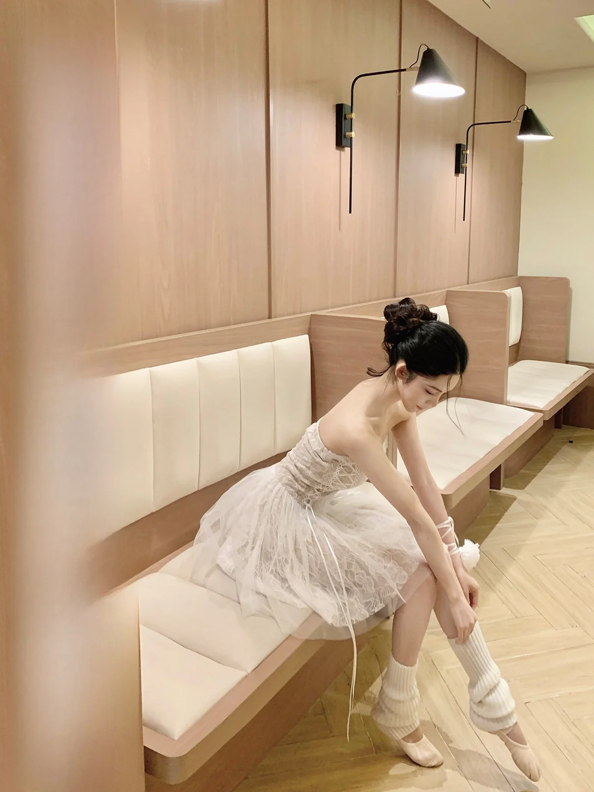 

Ele Lace Hotdog Dr Waist Cinched Svel Casual Gown Ladylike Quali White Moon Hymn High End Sensation Dr