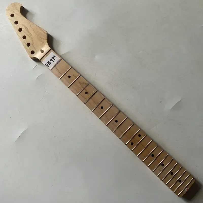 EN943  NO LOGO ST Electric Guitar Neck Maple Wood 22 Frets for DIY Guitar Parts Right Hand Wood Damage