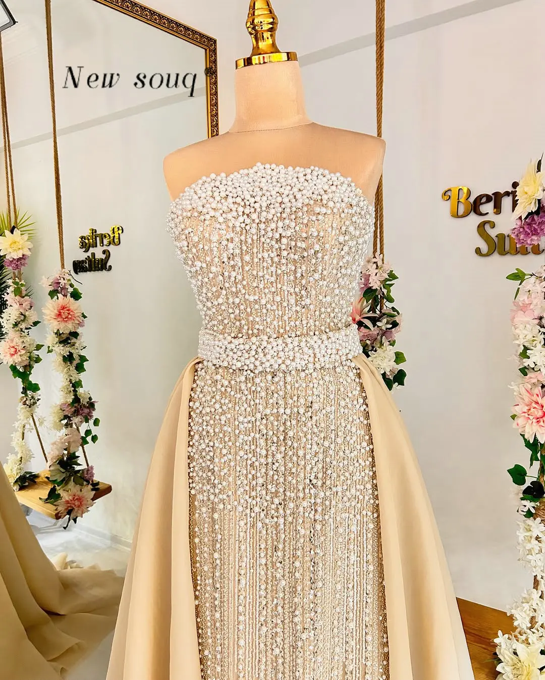 فساتين سهرة بدون حمالات مطرزة باللؤلؤ الشامبانيا مع تنورة علوية 2026 أنيقة رسمية على شكل حرف A لحفلات الزفاف حسب الطلب
