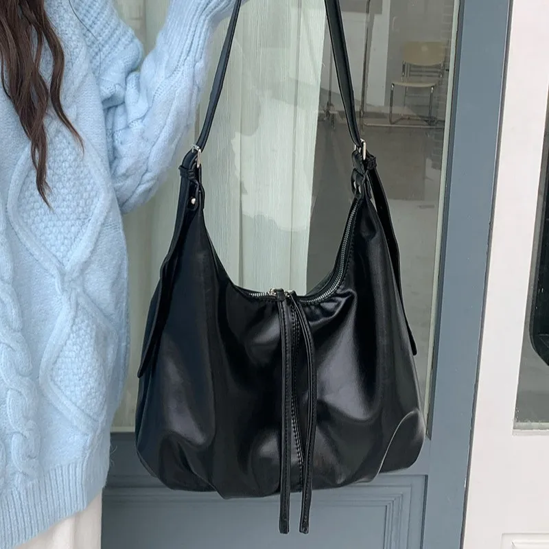 

Abandoned earth style retro armpit bag, women's autumn and winter new fashion tote bag, large capacity crossbody bag