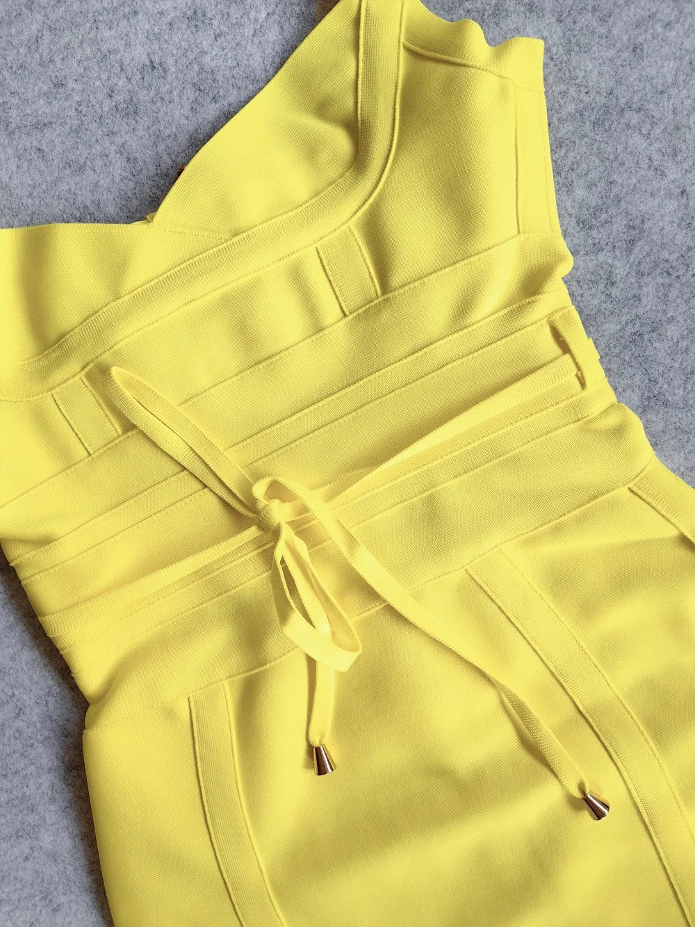 2025 cinturón fajas amarillo brillante chica vendaje vestido de invierno vestido de celebridad ceñido al cuerpo fiesta clásico Vintage Vestidos XL