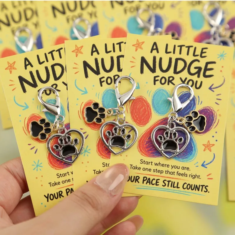 5/10itemA Little Nudge For You Heart-shaped dog paw keychain set Comes with an incentive greeting card  Simple and Versatile Cut