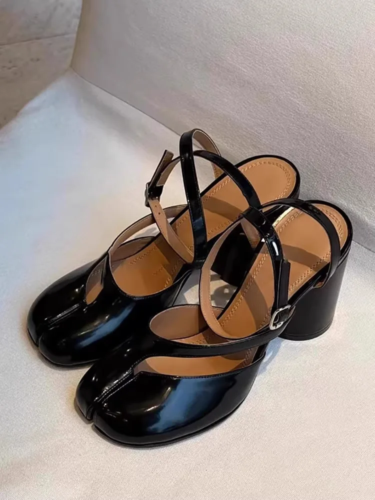 

New Sheep Hoof Tabi Split-toe w Shoes Buckle Open-toe Sandals Horseshoe Cross-strap Solid Slip-on Summer Fashion Footwear