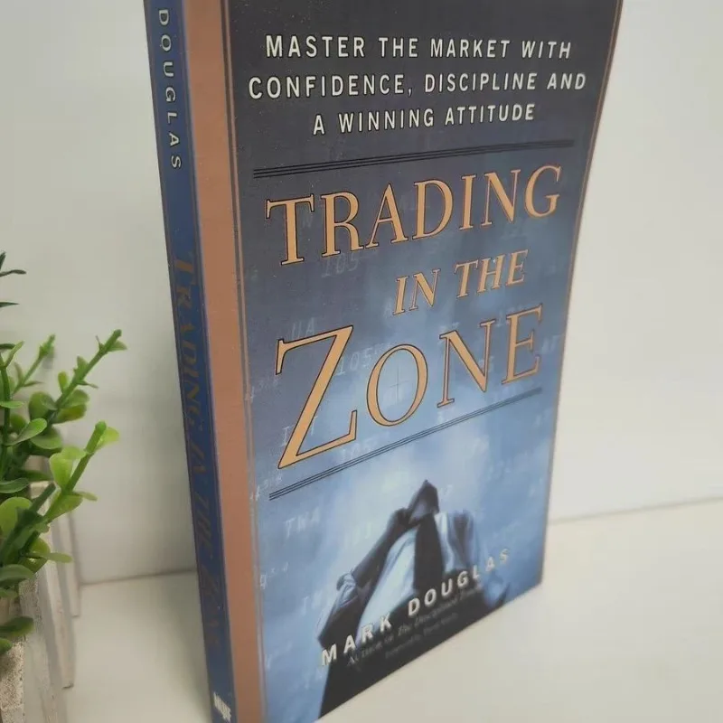 Trading nella zona By Mark Douglas Master il mercato con fiducia, trasparenza e un libro inglese con fermacarte dell'atteggiamento vincente