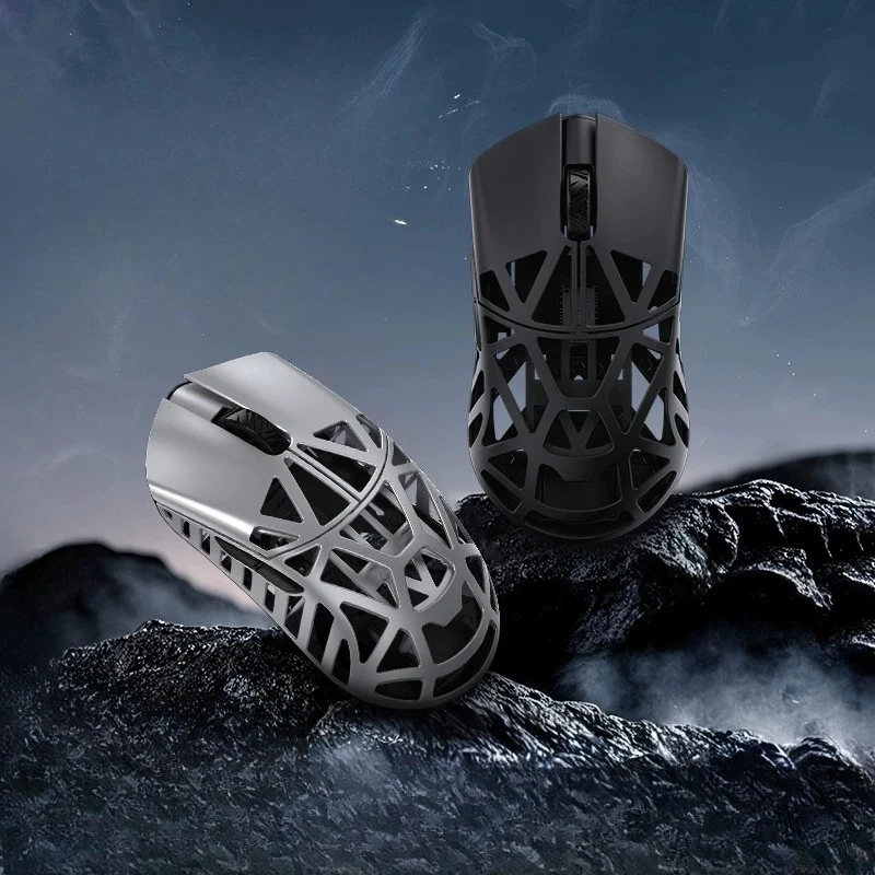 Lightweight electric game positioning aiming wireless mouse