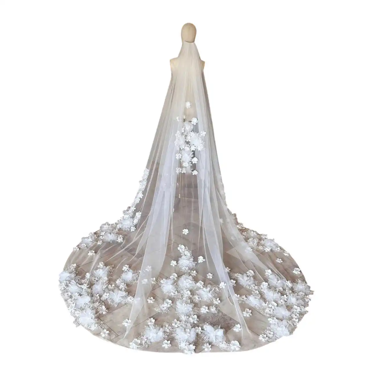 طرحة زفاف فاخرة مزينة بالدانتيل طويلة خاصة حجاب الزفاف الملكي مع مشط إكسسوارات الزفاف الزهرية للنساء حسب الطلب