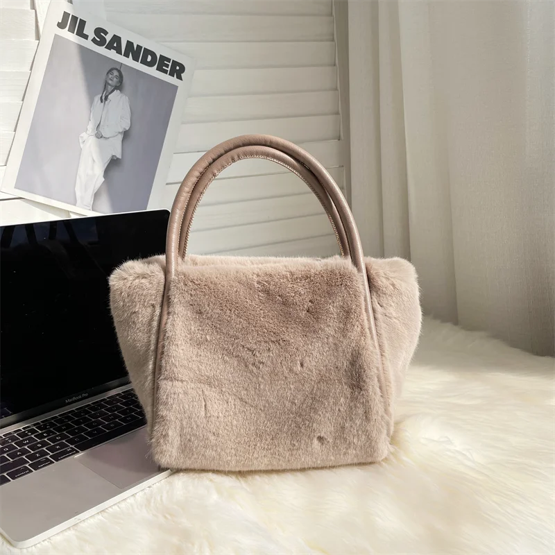 Winter New Women\'s Plush Bag Luxury Faux Fur Tote Bag High Quality Chain Design Can Cross Body Plush Fur Bag