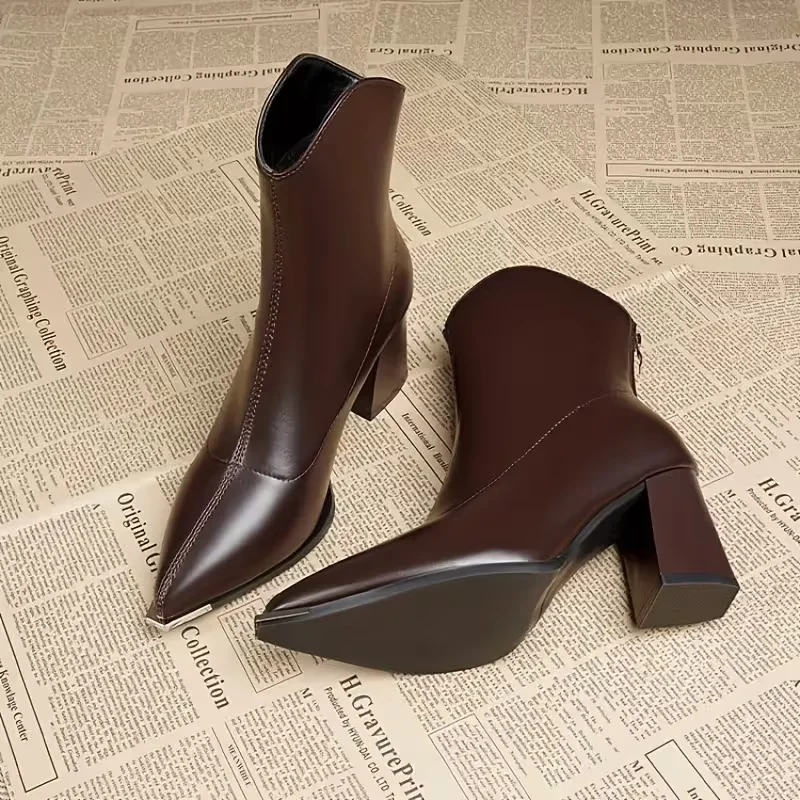 Stilvolle, vielseitige, schlankmachende High-End-Kurzstiefel mit spitzem Zehenbereich und klobigem Absatz für Damen, Herbst und Winter, High Heels, zierliche französische Stiefeletten