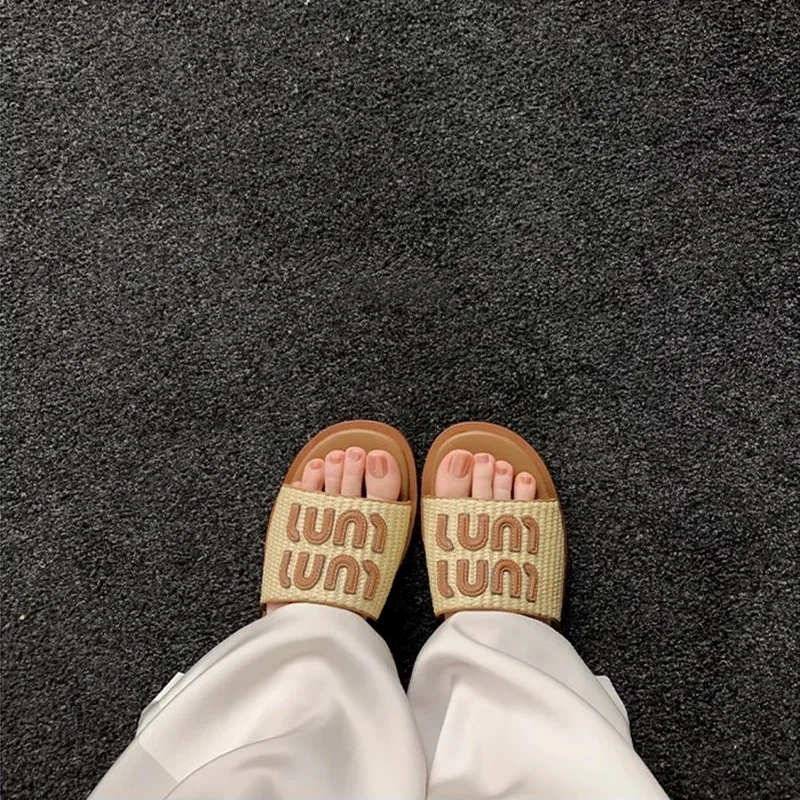 خمر المنسوجة المرأة الصنادل موضة رسالة المنسوجة نعال مسطحة 2024 الصيف عطلة الشاطئ الشرائح لباس خارجي النعال