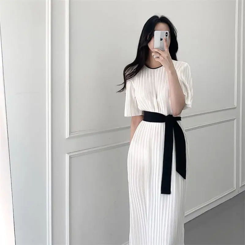 Elegant Simple Fashion Women Dress Summer New O-Neck Folds Loose Pleats Bandage Waist White Short Sleeve Loose Long Dresses 2024